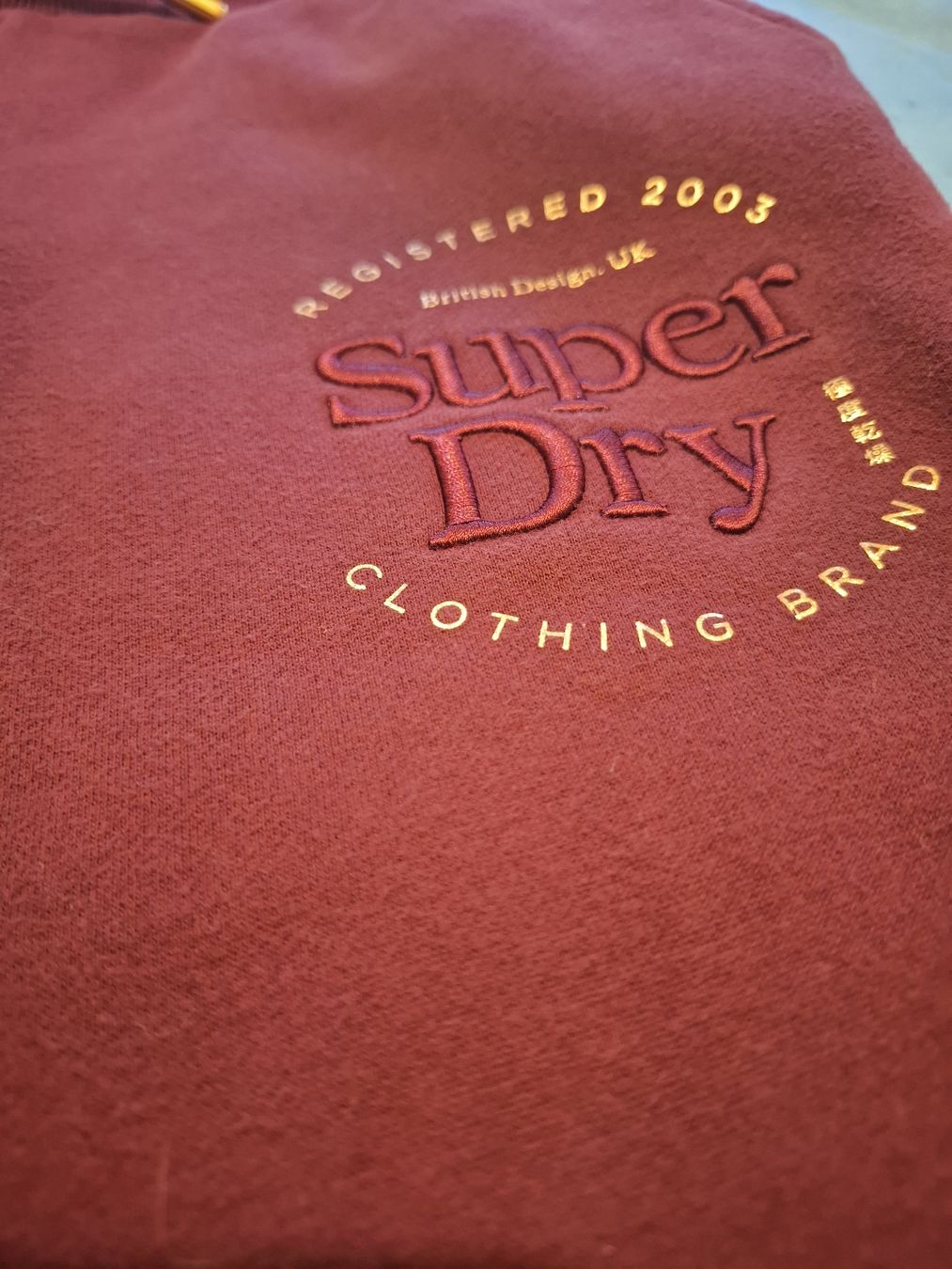 Superdry Pantalons: SUPERDRY Jogging Bordeaux Taille M – Neuf (Voir description) à Le Locle par QualiteExpress 1