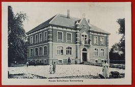 Sommeri - Neues Schulhaus  belebt