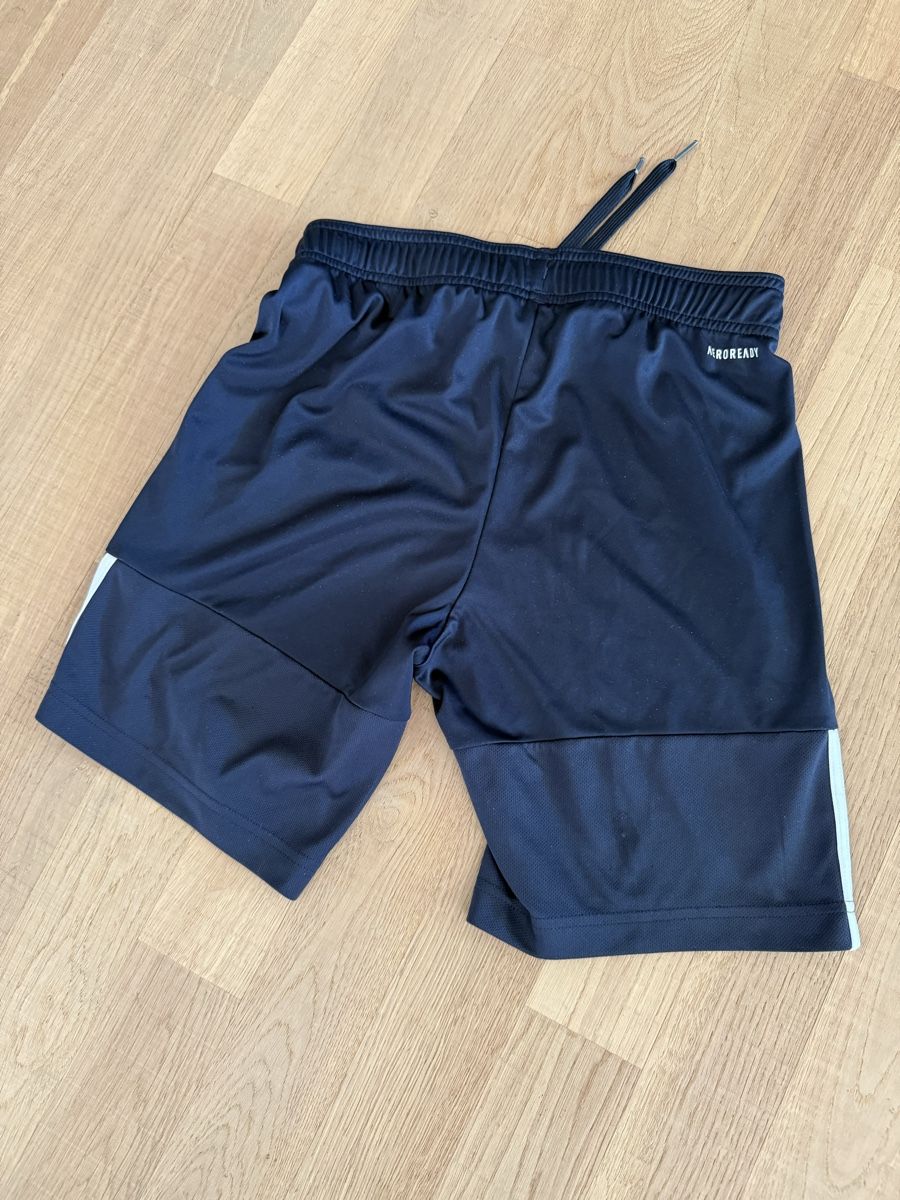 Adidas Pantaloni: Adidas Trainingsshorts, Grösse 152 – Usato da Kleinbösingen venduto da jowy1969 1