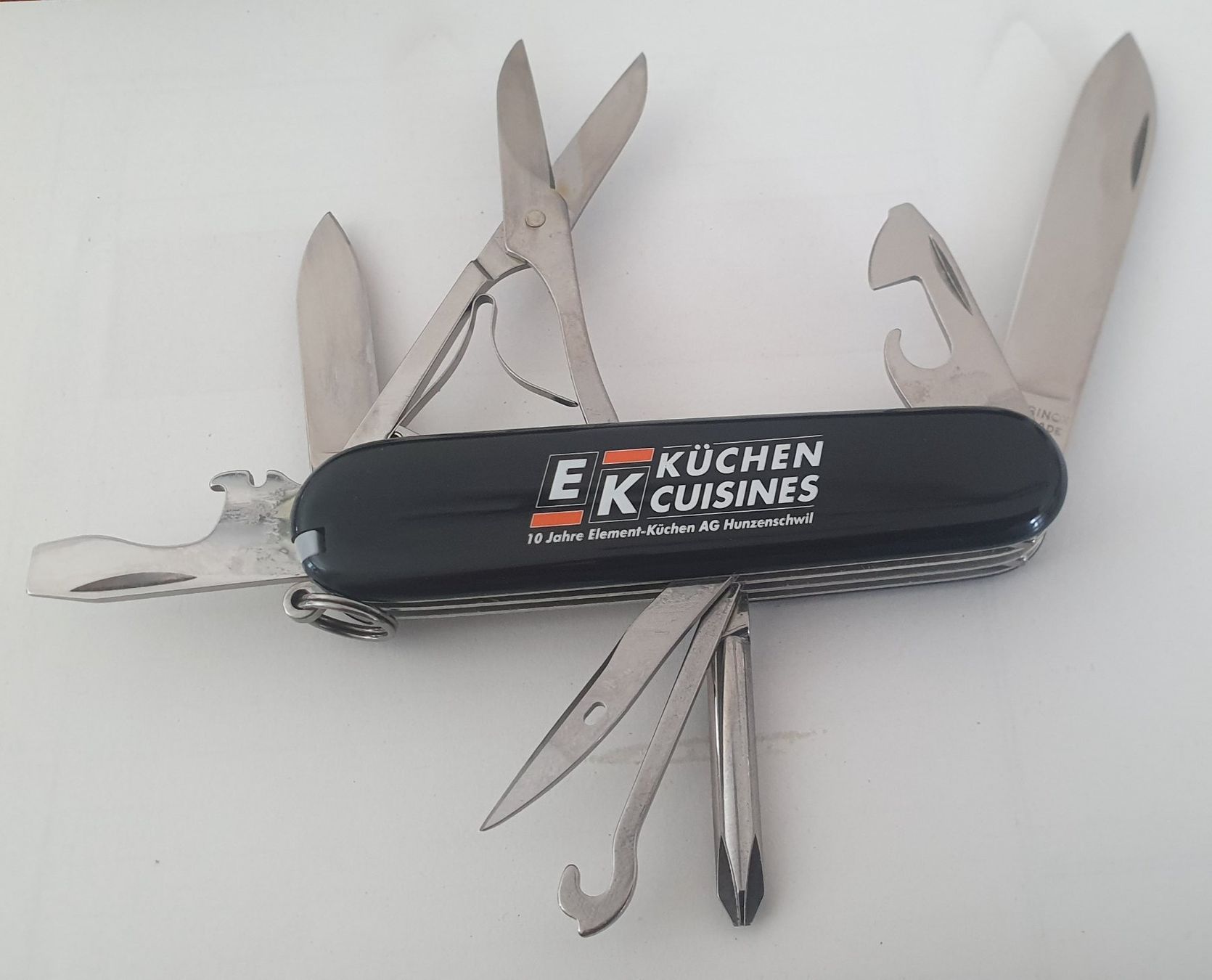 Victorinox Coltelli tascabile: 3 Victorinox Sackmesser mit Logo – Nuovo (secondo la descrizione) da Härkingen venduto da MarianneSi 2