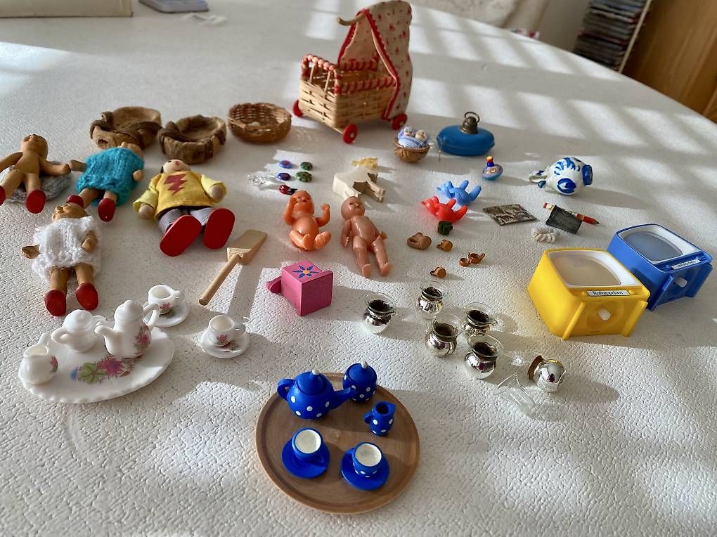 Case e mobili per bambole: Puppenhaus Artikel – Usato da Basel venduto da 12Glory 1