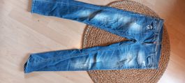 Damen Jeans Grösse 28, hellblau - Perfekt für Sommer!
