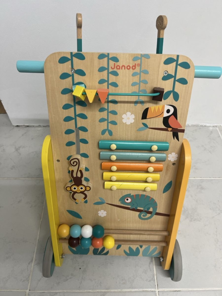 Ausili per la deambulazione: Janod Activity Wall Toy, Wood, Good Condition – Usato da Hedingen venduto da Nadiaguenova