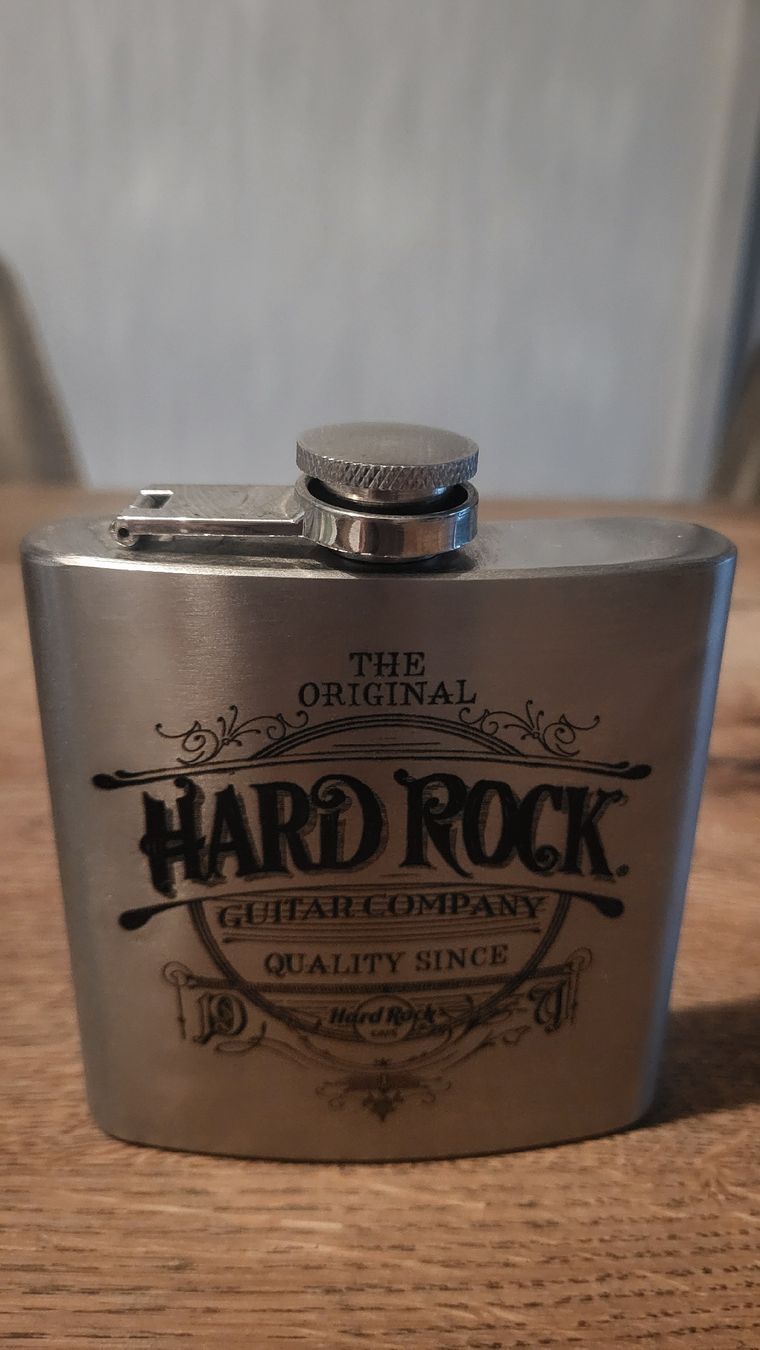 Sonstiges:  "ORIGINAL Hard Rock Cafe Flachmann"  – Gebraucht aus Nürensdorf von wuscheli0102