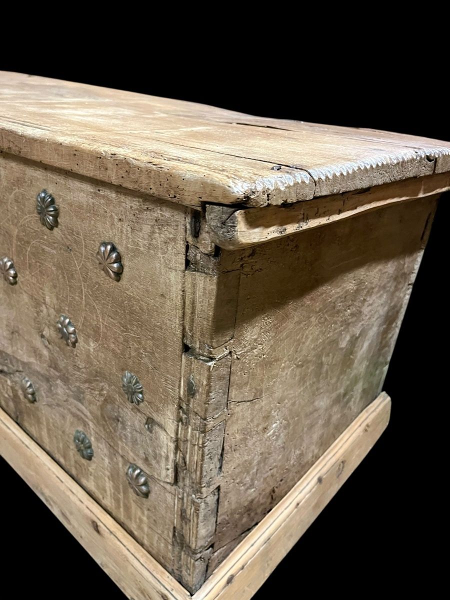 Cassapanche: Uralte Nussbaum-Truhe aus dem Wallis – Usato da Ottikon venduto da san_w99n 7