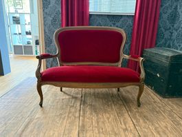 Vintage-Sofa mit rotem Samtbezug