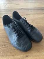 Nike Fussballschuhe ohne Nocken/ Sneaker Grösse 38