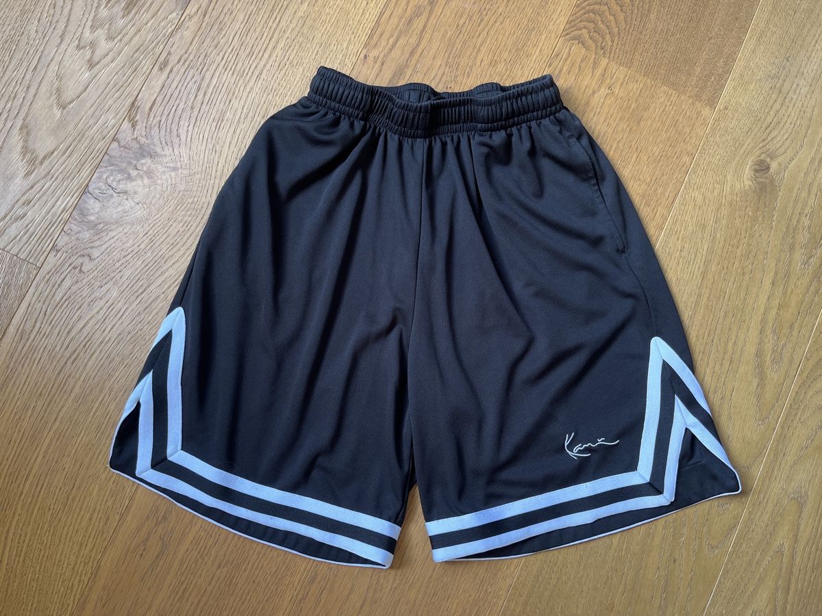 Hosen: Shorts Karl Kani schwarz Gr. S  – Gebraucht aus Sigriswil von Krugle83