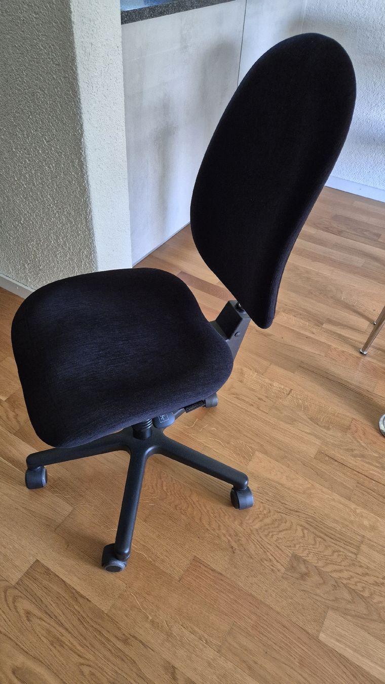 Stühle: Bürostuhl ohne Armlehnen – Gebraucht aus Worb von adriluc75 1