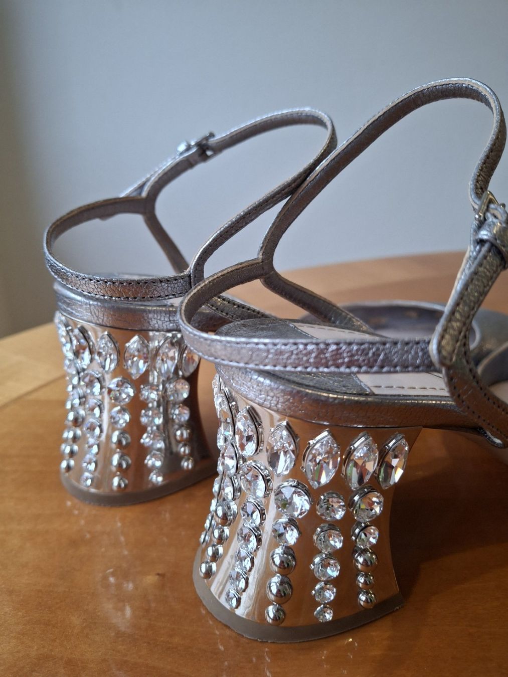 Miu Miu Scarpe da donna: MIU MIU silver leather slingback pumps embellished crystals – Usato da Gersau venduto da syl_5dsz 3