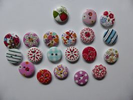 10 bunte, lustige Holzknöpfe 15 mm - Motiv rund