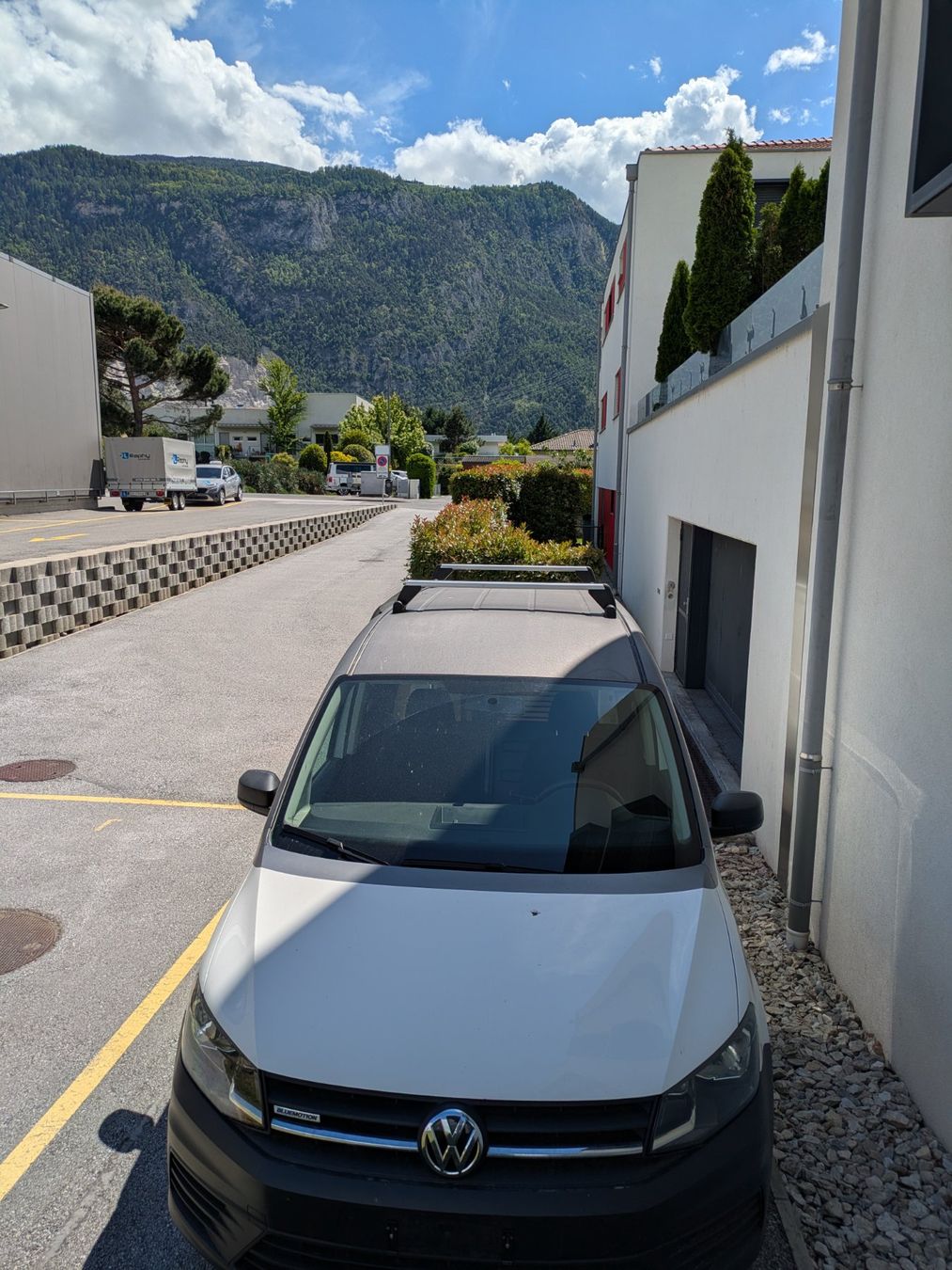 VW Portapacchi: Barres de toit VW Caddy d'origine – Usato da Uvrier venduto da Giure 1