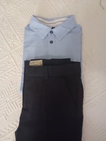 Ensemble garçon: chemise bleue Klabi et pantalon Zara