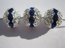 5 Filigrane Metallperlen, versilbert mit blauem Strass, 10mm