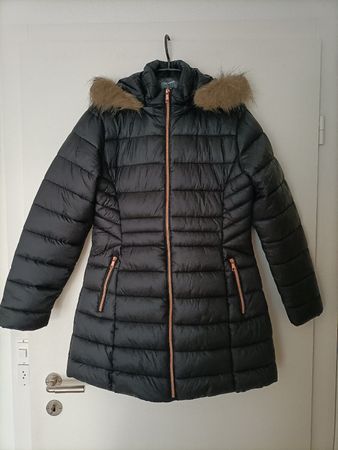 Schwarze Winterjacke in Grösse M, NEU!