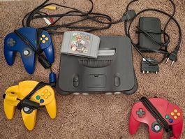 Gut erhaltene Nintendo 64 mit Zubehör