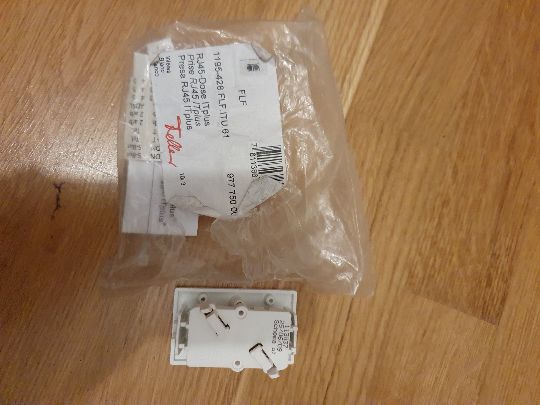 Feller Fiches d'alim.: FLF Telefonsteckdose 2xRJ45 – Neuf (Voir description) à Grüt (Gossau ZH) par Dimitrius13 1