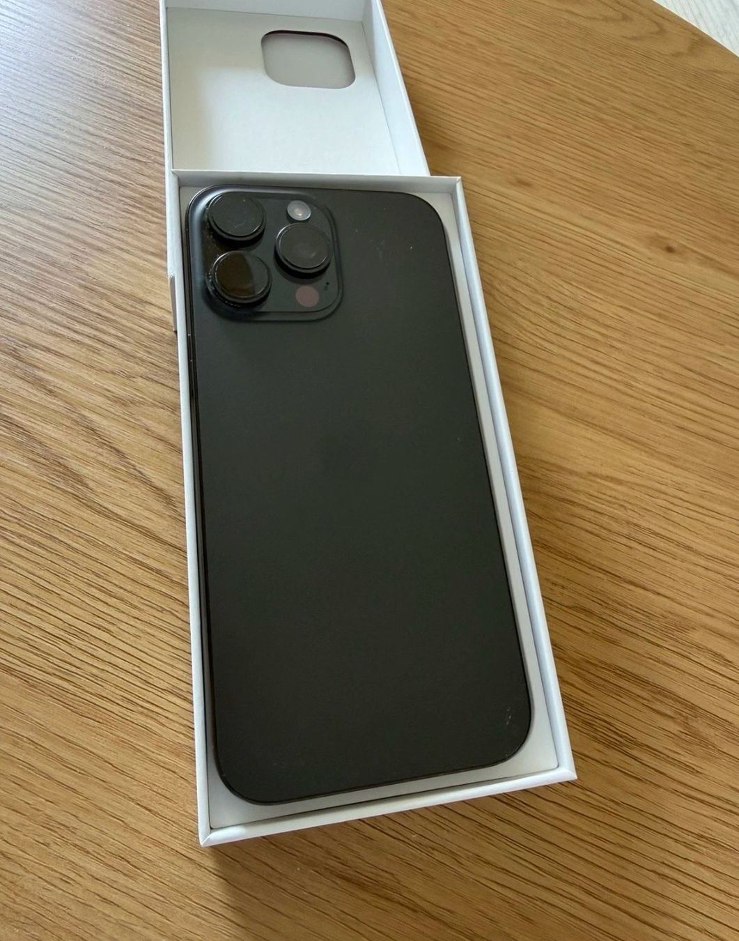Apple Telefoni cellulari / Smartphones: iPhone 16 Pro Max (256GB) Akku 90% – Usato da Luzern venduto da Waince786