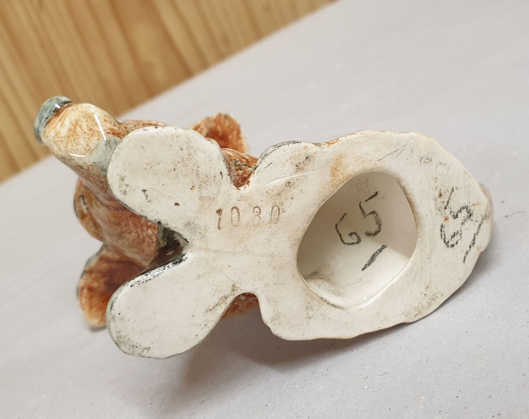 Statuette: Hund nummeriert im Goldscheider Stil – Usato da Emmen venduto da magelan 3