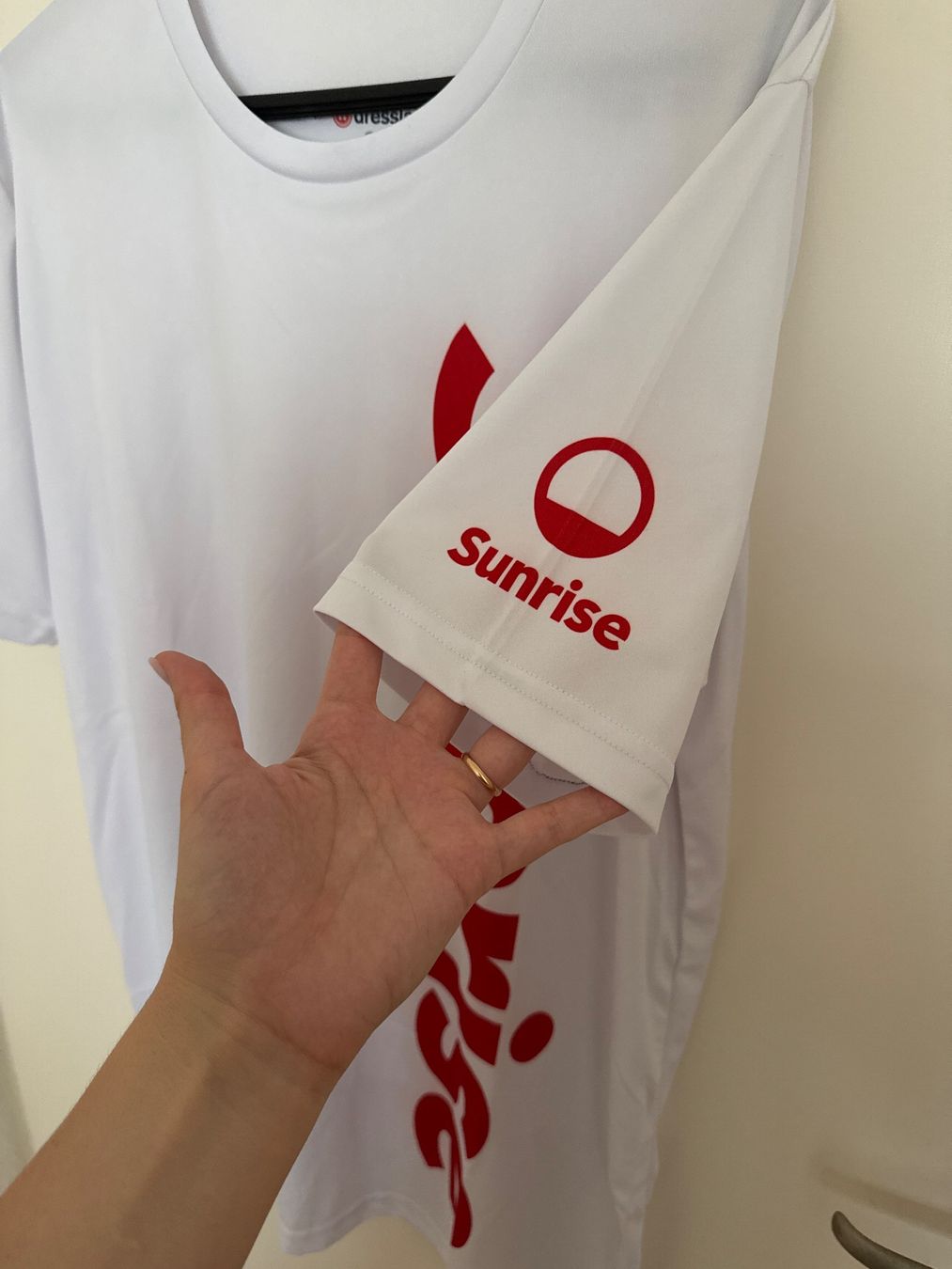 T-shirt: Sportshirt XL – Usato da Horgen venduto da linuxrp 2