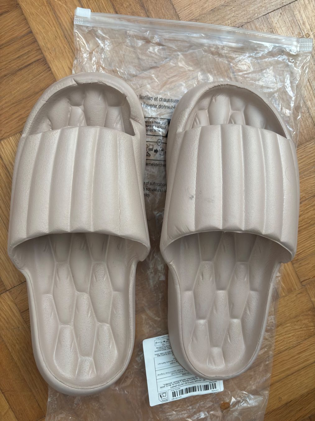 Scarpe da uomo: Komfort-Hausschuhe Sand, Grösse 40-41 – Nuovo e nell'imballaggio originale da Sonterswil venduto da VD-Service 1