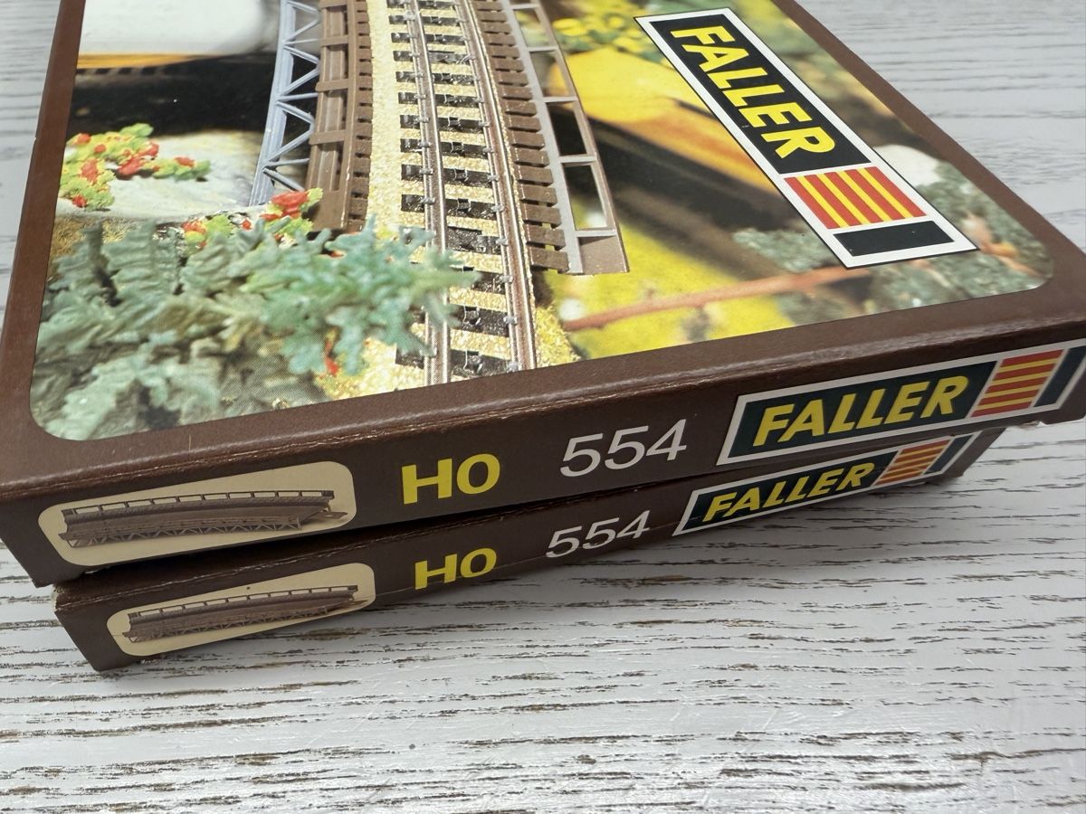 Faller Modellini di ferrovie: Faller 2x B-554 Brücke mit Gleisbett – Nuovo (secondo la descrizione) da Lupsingen venduto da New-Haven 1