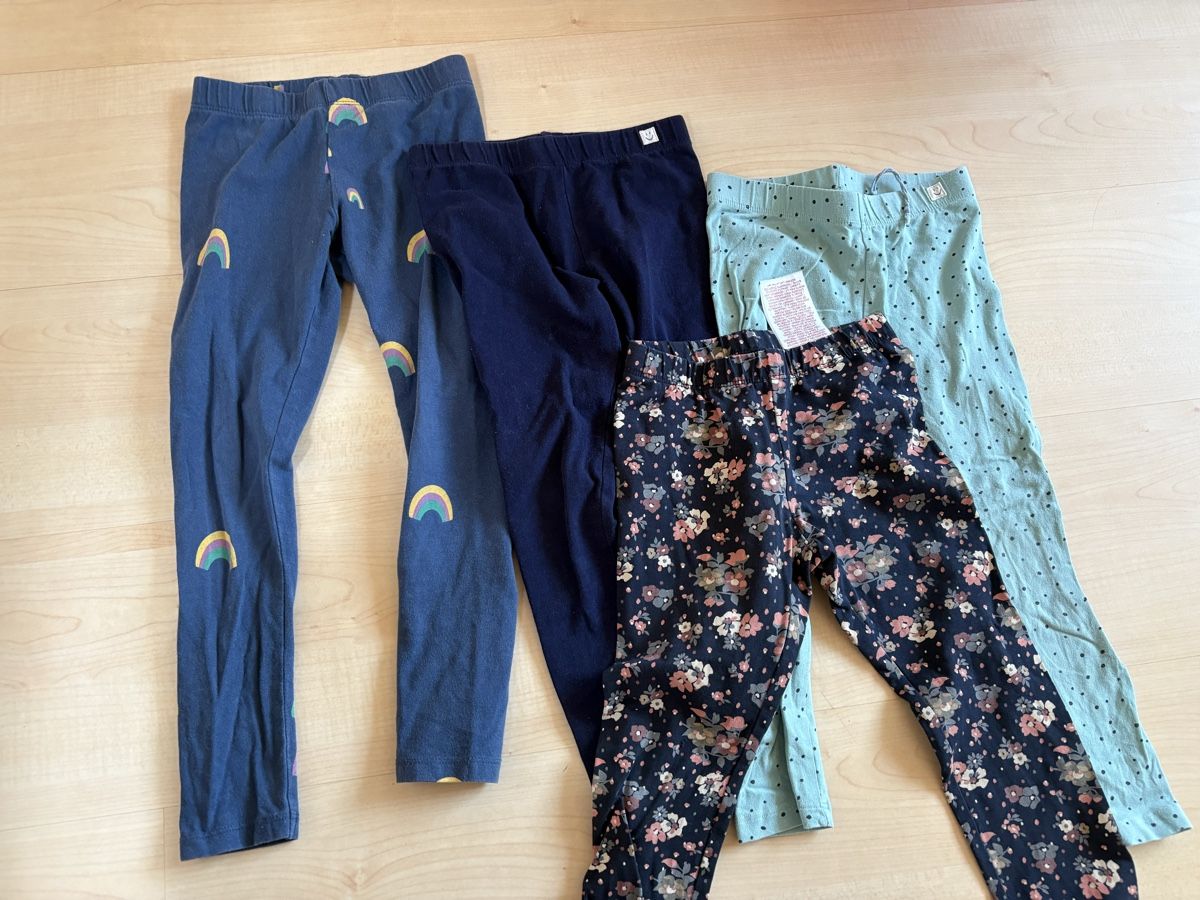 Strumpfhosen & Leggings: Mädchen Leggings 4er Pack Grösse 104 – Gebraucht aus Buchrain von Sisi83