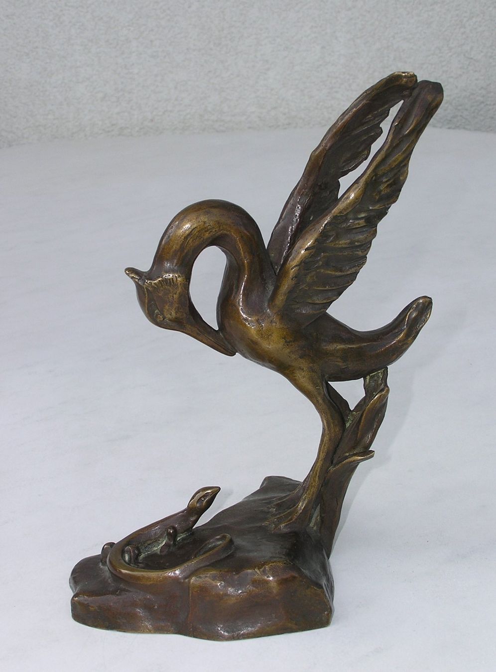 Statuette: ALTE SIGNIERTE BRONZE FIGUR VOGEL MIT EIDECHSE – Usato da Grenchen venduto da Antique-hunter