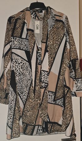 NEU 2xDamenblusen und Leggins Leo und Schlangen Print Gr. M