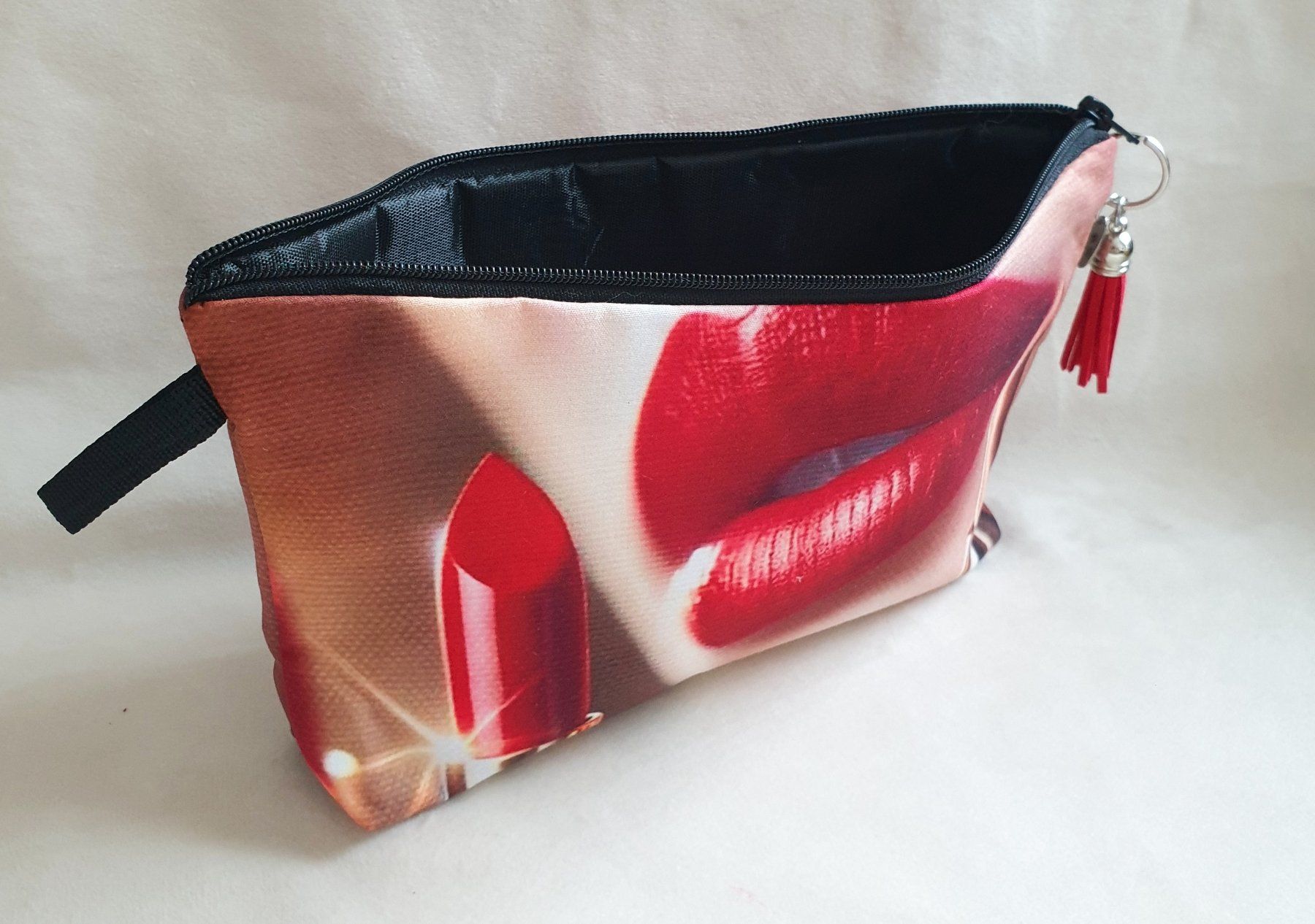 Trousses de maquillage: Multifunktionales Täschli "LIPSTICK" NEU! – Neuf avec emballage d'origine à Oberglatt ZH par -your-Style- 1