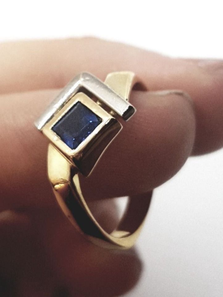 Ringe: Edler Saphir Ring im Carréeschliff – Neu (gemäss Beschreibung) aus Unterägeri von Altgoldschmuck