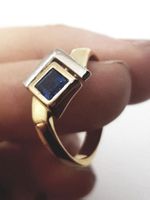 Edler Saphir Ring im Carréeschliff