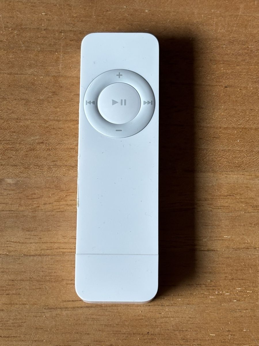 Apple Tragbarer Mediaplayer: Apple iPod Shuffle 1. Generation weiss gebraucht – Gebraucht aus meiringen von Vlinder01