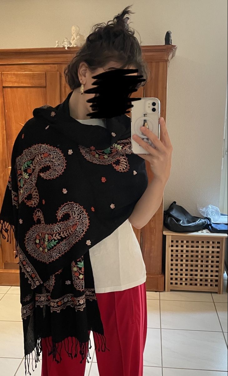 Foulard & Sciarpe: Warmer Schal, Schwarz mit Muster, Top Zustand – Nuovo (secondo la descrizione) da Bülach venduto da noe_zsg8 3