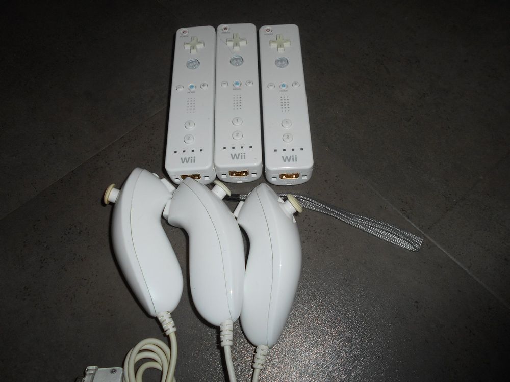 3 Wii Controller Original und 3 Nunchuck Kaufen auf Ricardo