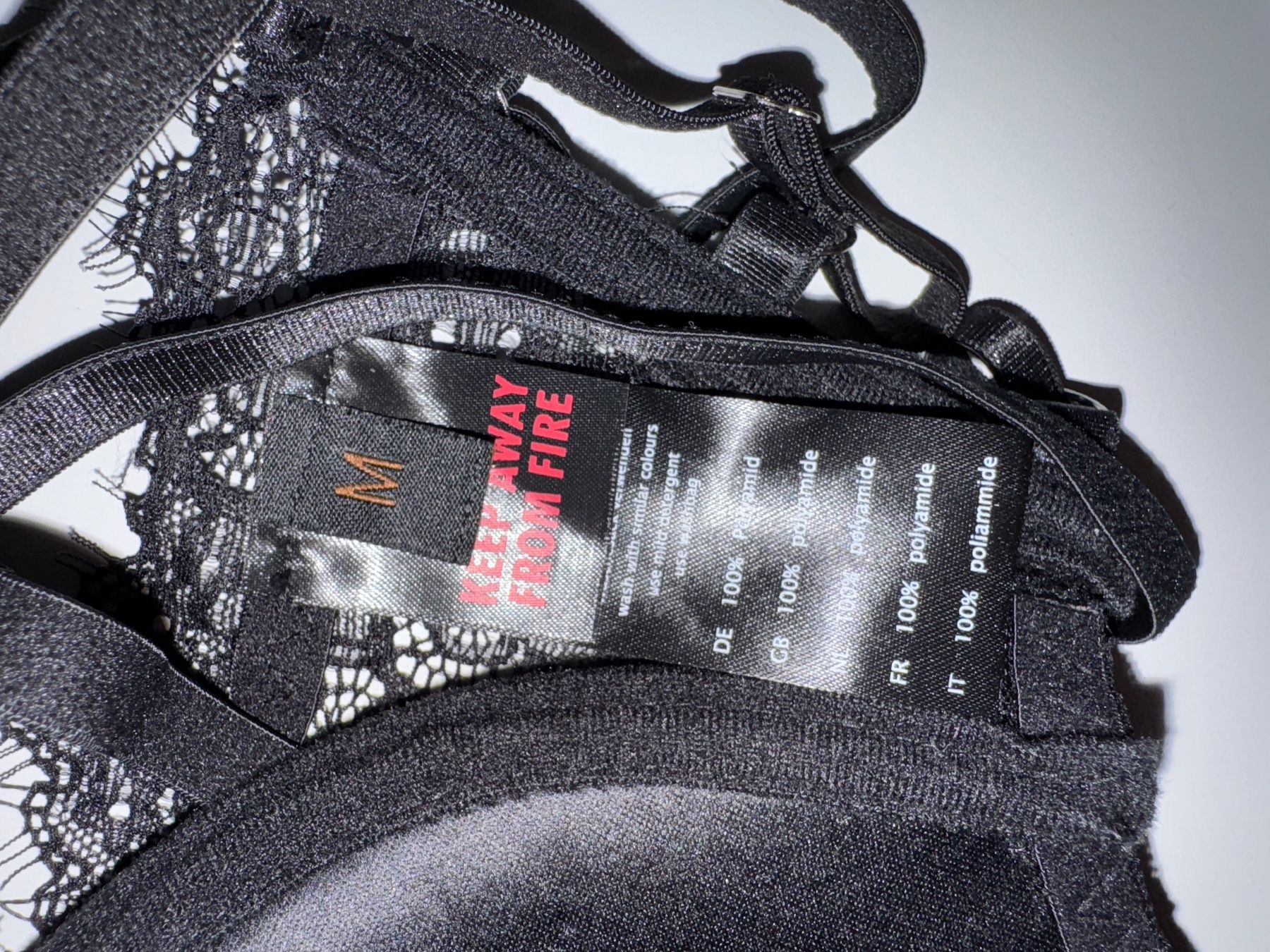 Altra biancheria intima: sehr ausgefallener schwarzer BH Gr. M – Usato da Grosswangen venduto da shoes.bags.and.co 2