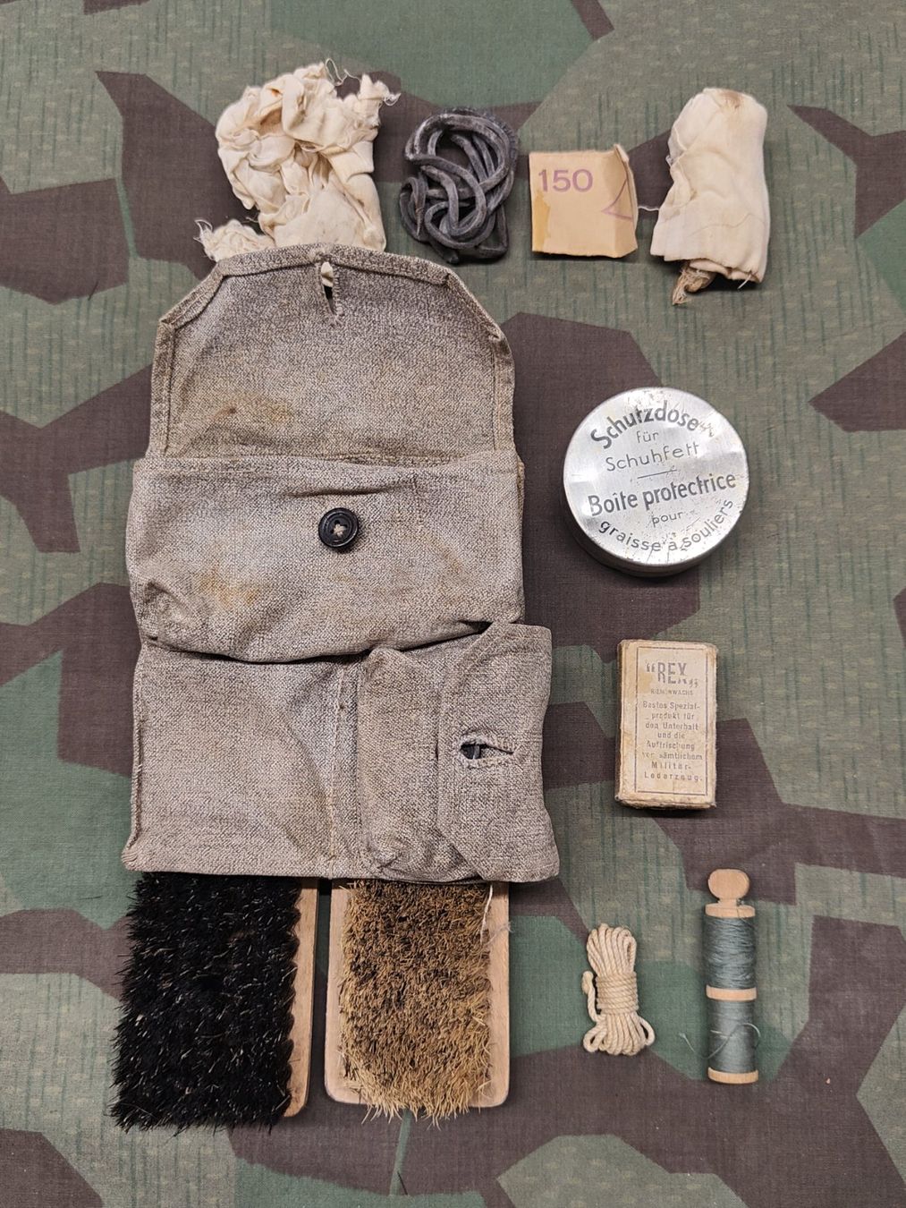 Schweizer Armee Uniformi: Mannsputzzeug Ord. 1914 – Usato da Bauma venduto da SwissMilitaria 1