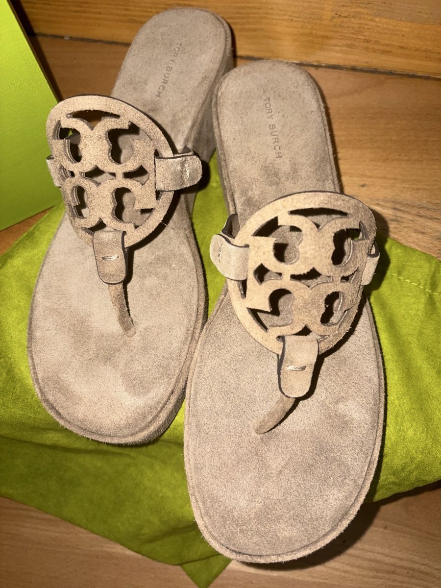 Tory Burch Scarpe da donna: Tory Burch  Wedge Sandalen Gr 41 Wildleder – Nuovo e nell'imballaggio originale da Matten b. Interl venduto da Kings-Fashion