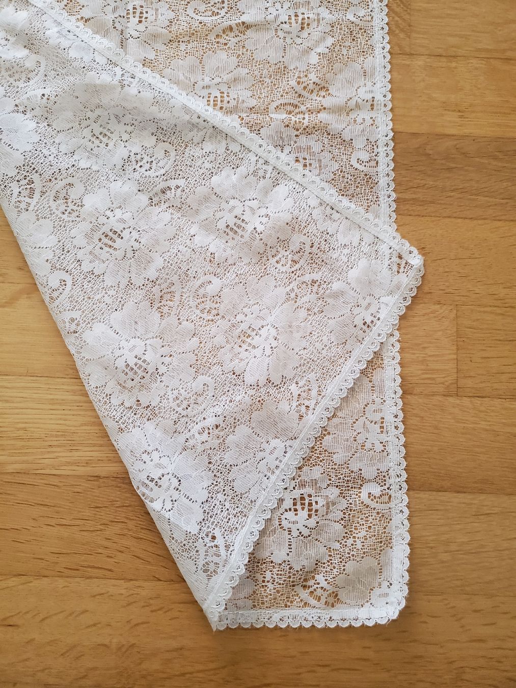 Altra biancheria da tavola: Neuwertiger Tischläufer,143 x 43 cm – Usato da Wetzikon ZH venduto da Wetzicardo25 3