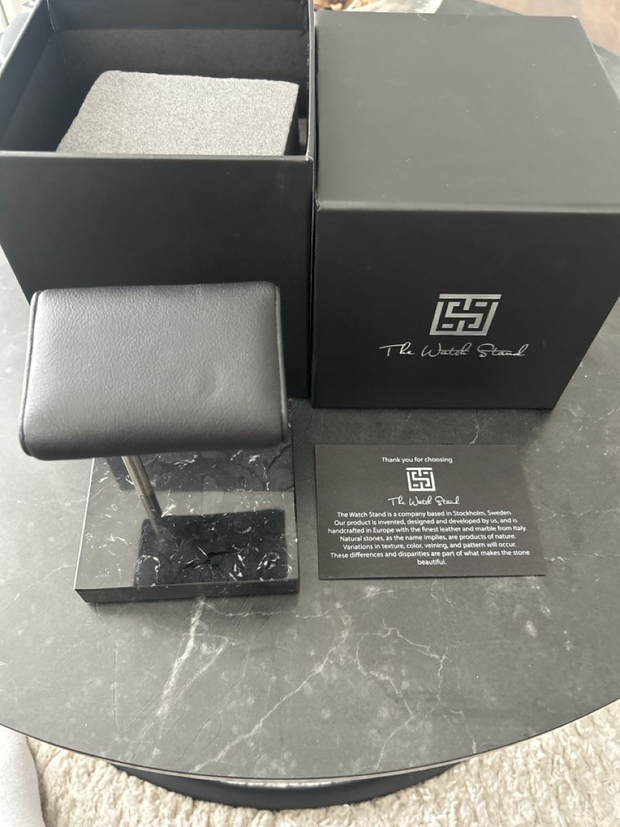 Altri accessori per orologi: The Watch Stand Single Black & Silver mit Originalbox – Nuovo (secondo la descrizione) da Schmitten FR venduto da jan.ackermann