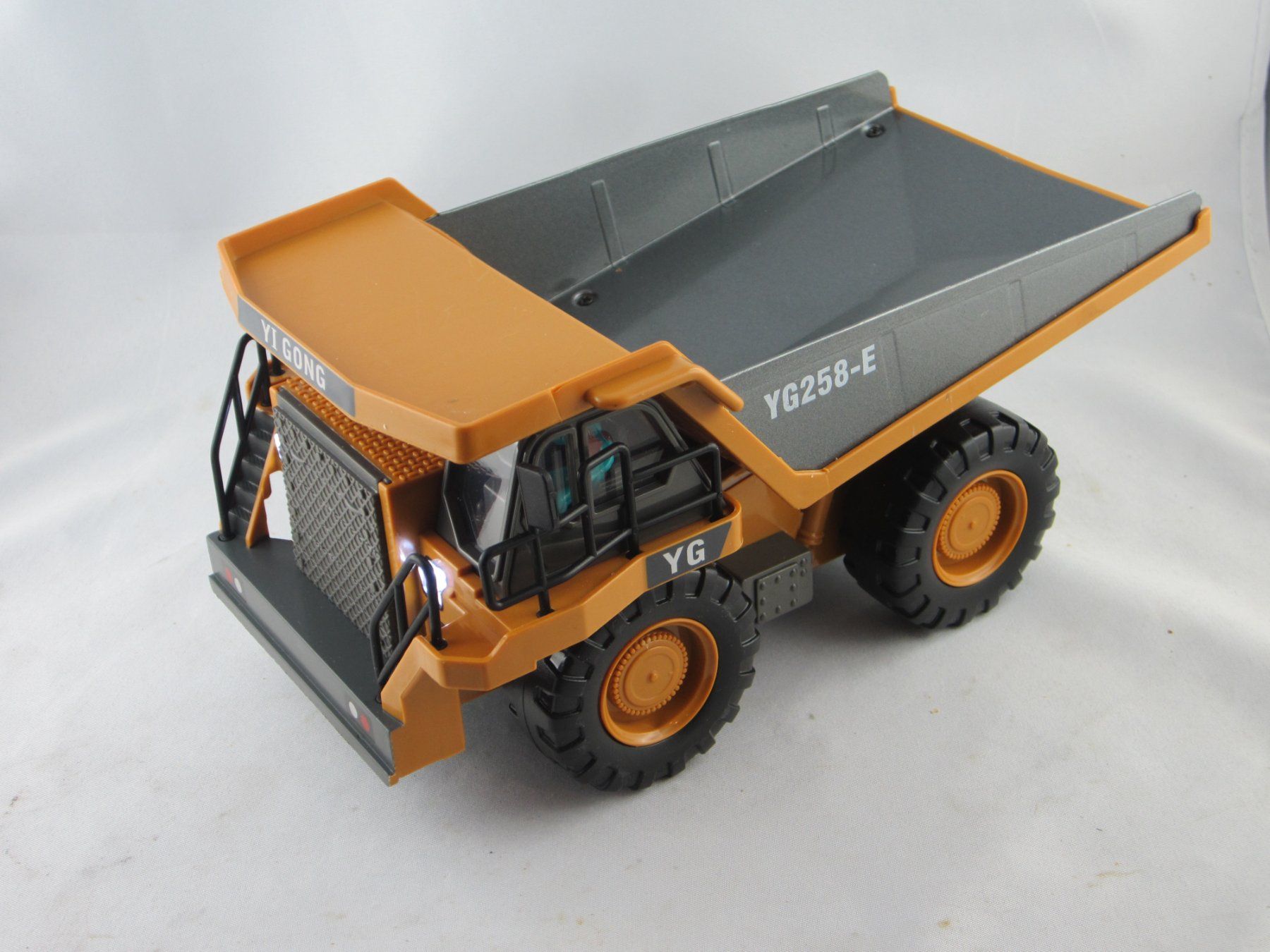Kit di modellismo & Modellini statici: Camion benne RC – Nuovo e nell'imballaggio originale da Gland venduto da renomodel 1
