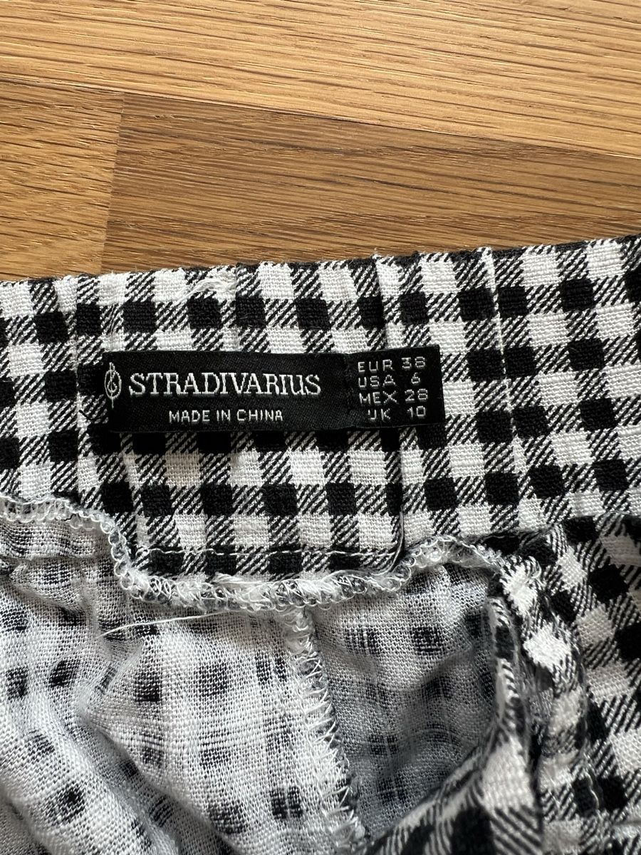 Pantaloni: Stradivarius Shorts – Nuovo (secondo la descrizione) da Bern venduto da lea_wf9x 2