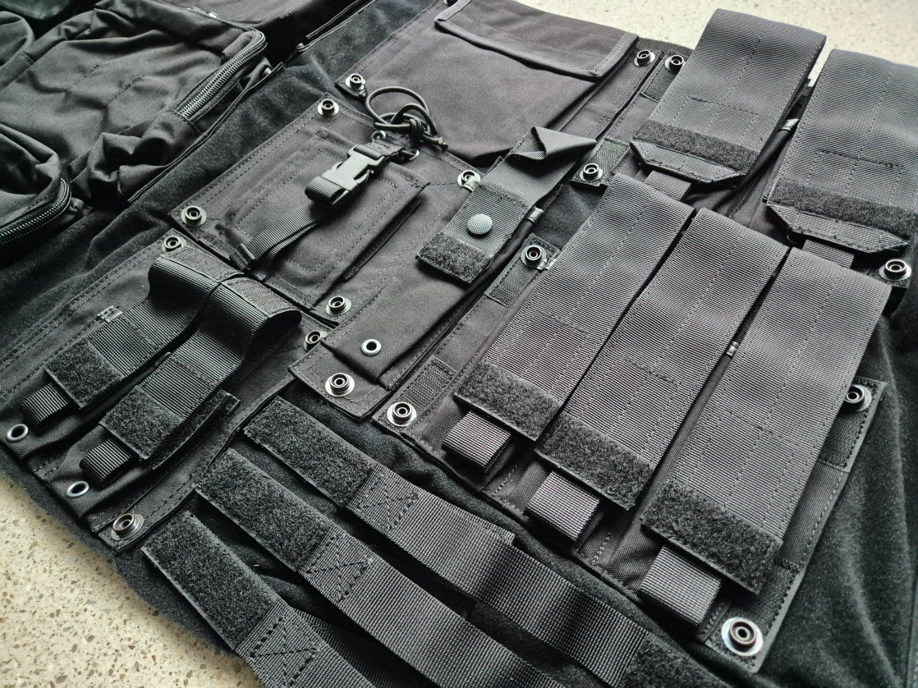 Schweizer Armee Uniformi: ** Original Einsatzweste 04 MP Grenadier,Hundeführer ** – Nuovo e nell'imballaggio originale da Riedholz venduto da fr_sIruP 5