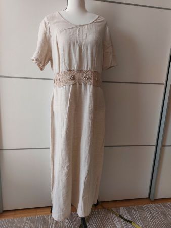 Helles Maxikleid mit Bordüre (gehäkelt, Blümchen), Grösse 38