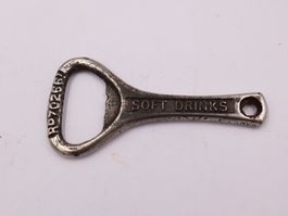 Antiker Flaschenöffner SOFT DRINKS C&C aus Eisen, mit Patent