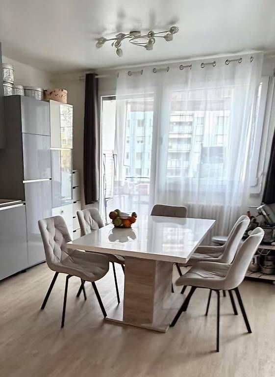 Stühle: Chaises + table – Gebraucht aus Satigny von dim_k6jw