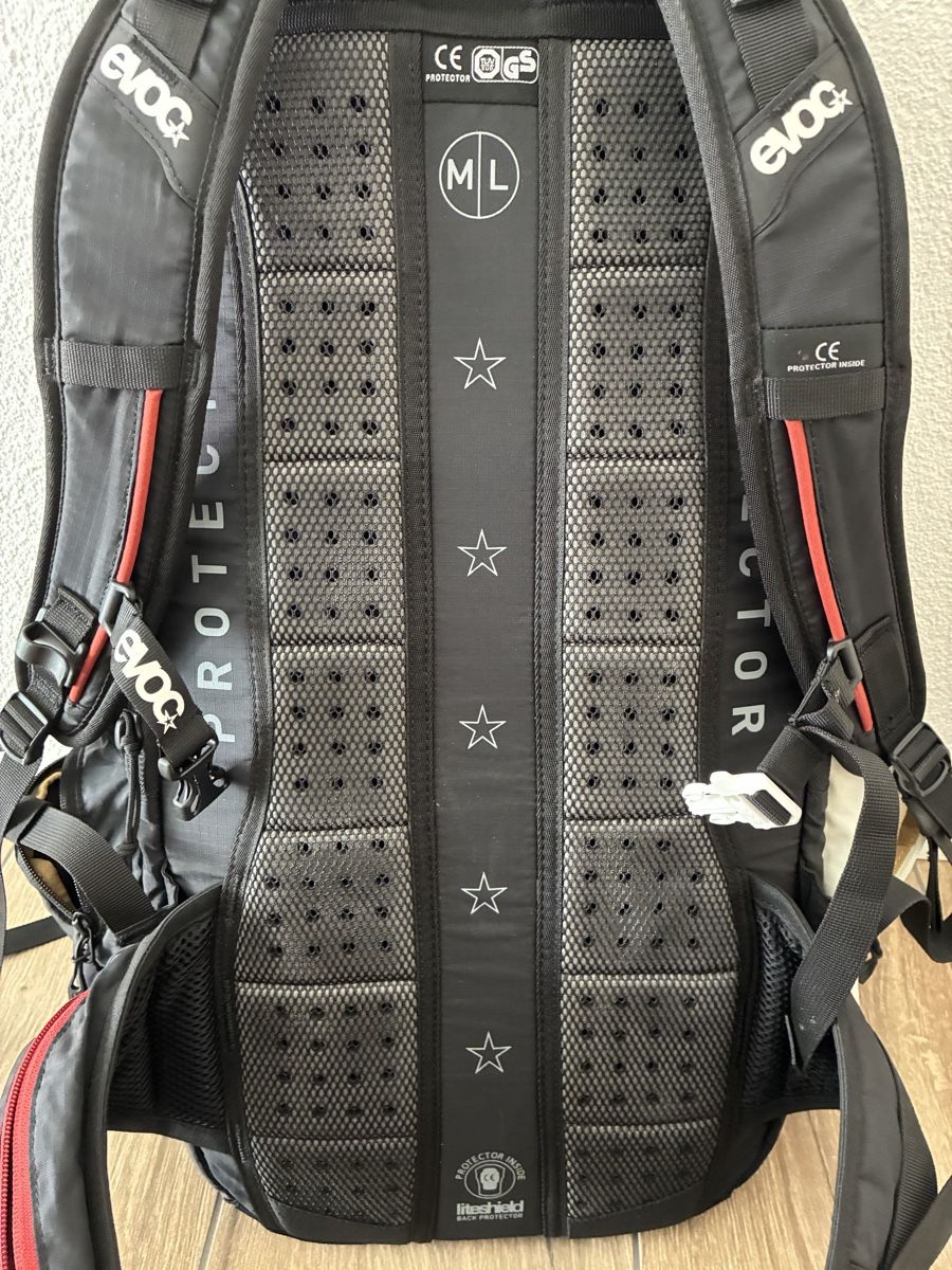 Evoc Zaini: Evoc Rucksack mit Protektor – Nuovo (secondo la descrizione) da Neuendorf venduto da nischa26 6