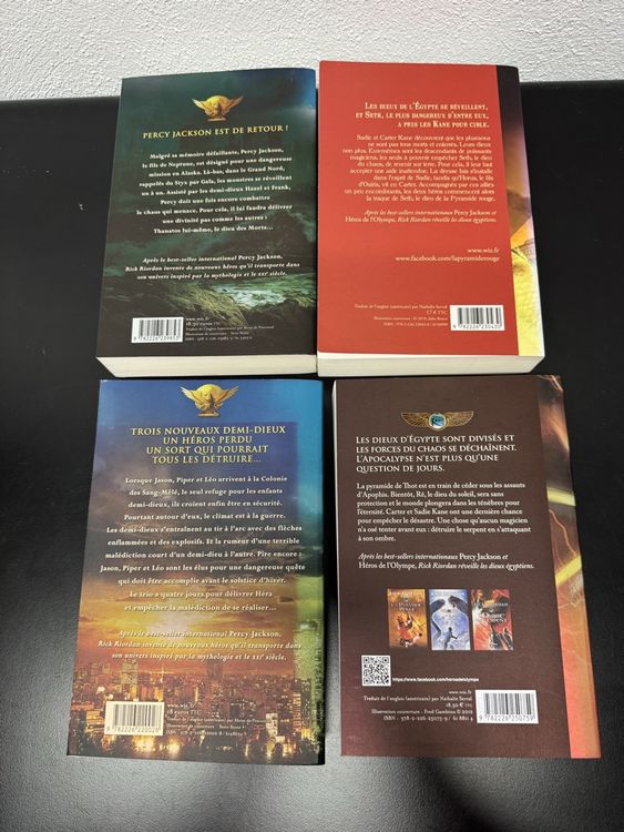 Lot de 8 livres de Rick Riordan + 1 bonus (Gebraucht) in Vicques für ...