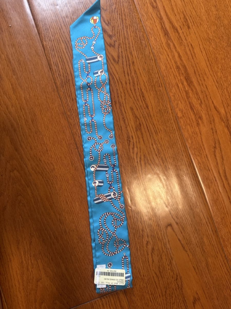 Hermès Foulard & Sciarpe: Hermes silk twilly – Nuovo e nell'imballaggio originale da Davos Dorf venduto da gin_8k9d 3