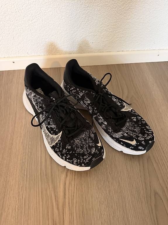 Nike Scarpe da uomo: Nike Sneaker Gr. 44  Schwarz/Weiß – Usato da Wallisellen venduto da bid_sbr9